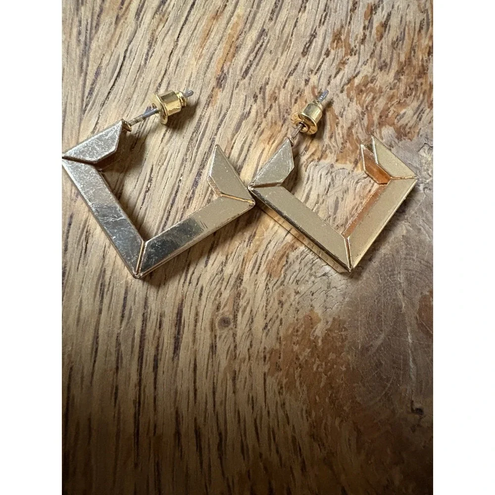Donna's Curated Everyday Elegance Gold Tone Earrings 7 Pair Hoop Stud Mixed Lot